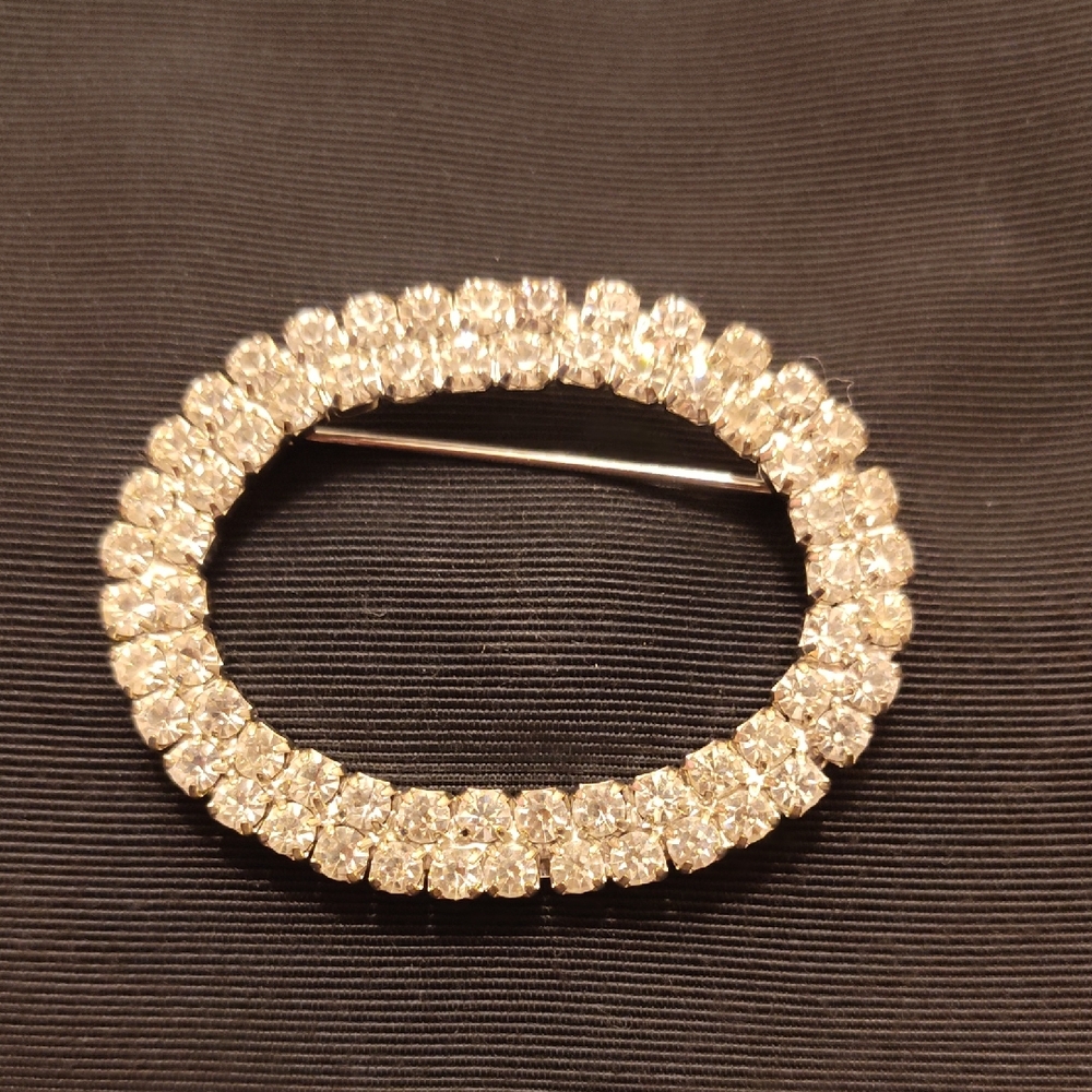 VTG Crystal Oval Rhinestone Brooch - Clear Sparkle